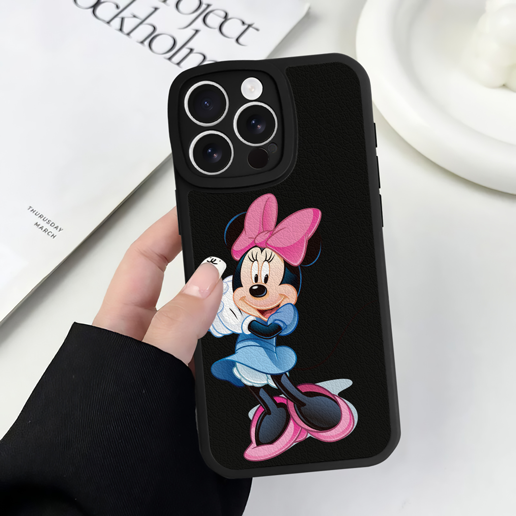 （画像用） ミッキーマウス Mickey Mouse 【iPhone 16シリーズ対応】シリコンスマホケース（レザー調） 材質：シリコン
